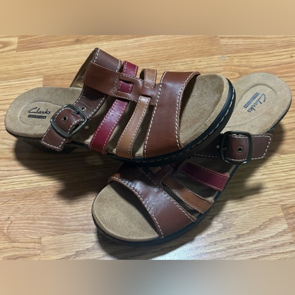 Clarks Women's Sandals with Brown and Red Straps - Picture 1 of 7